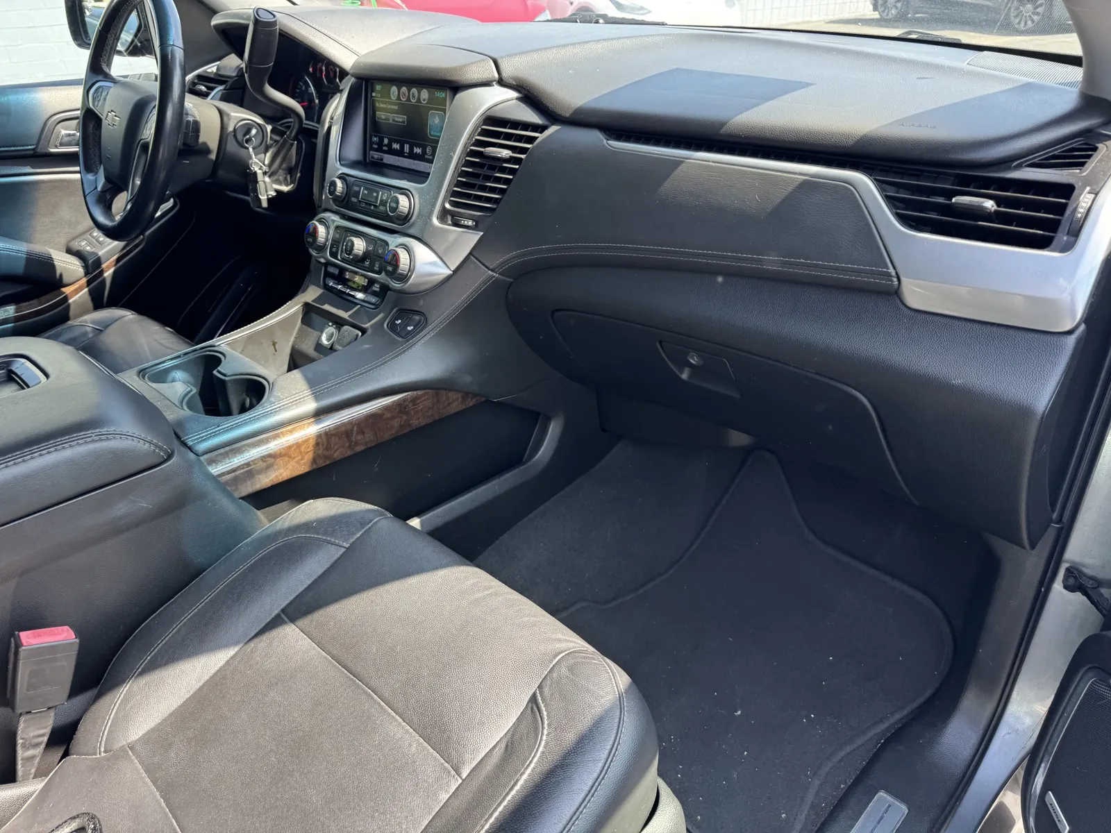 Chevrolet Suburban photo 5