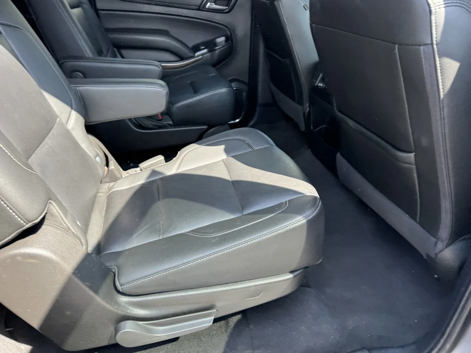 Chevrolet Suburban photo 8