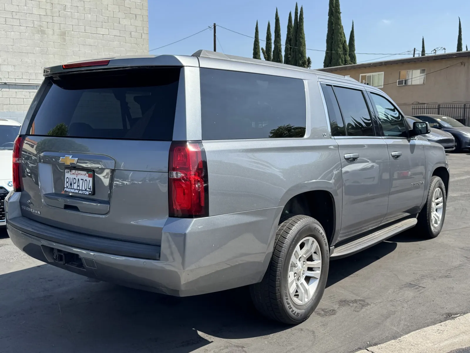Chevrolet Suburban photo 4