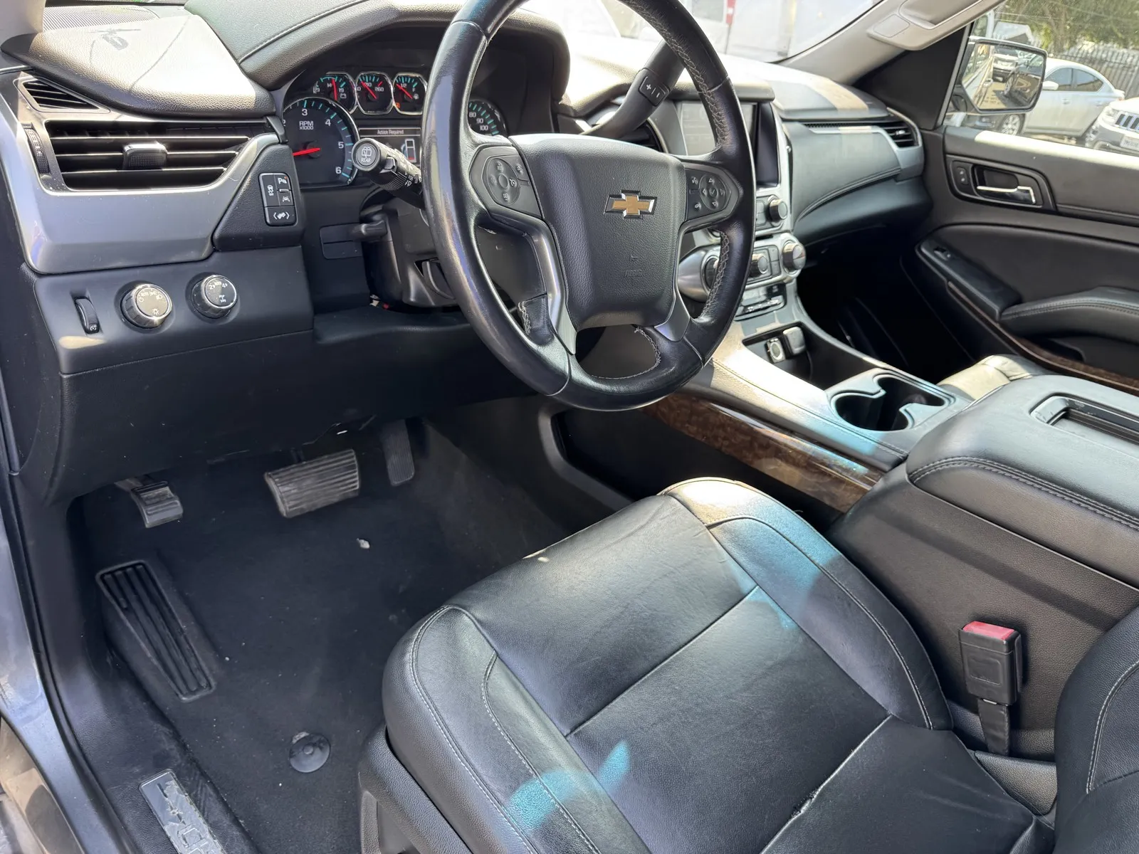 Chevrolet Suburban photo 12