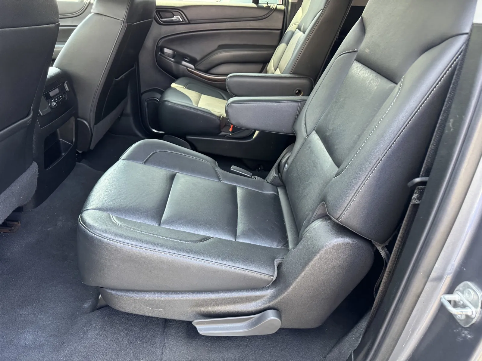 Chevrolet Suburban photo 10