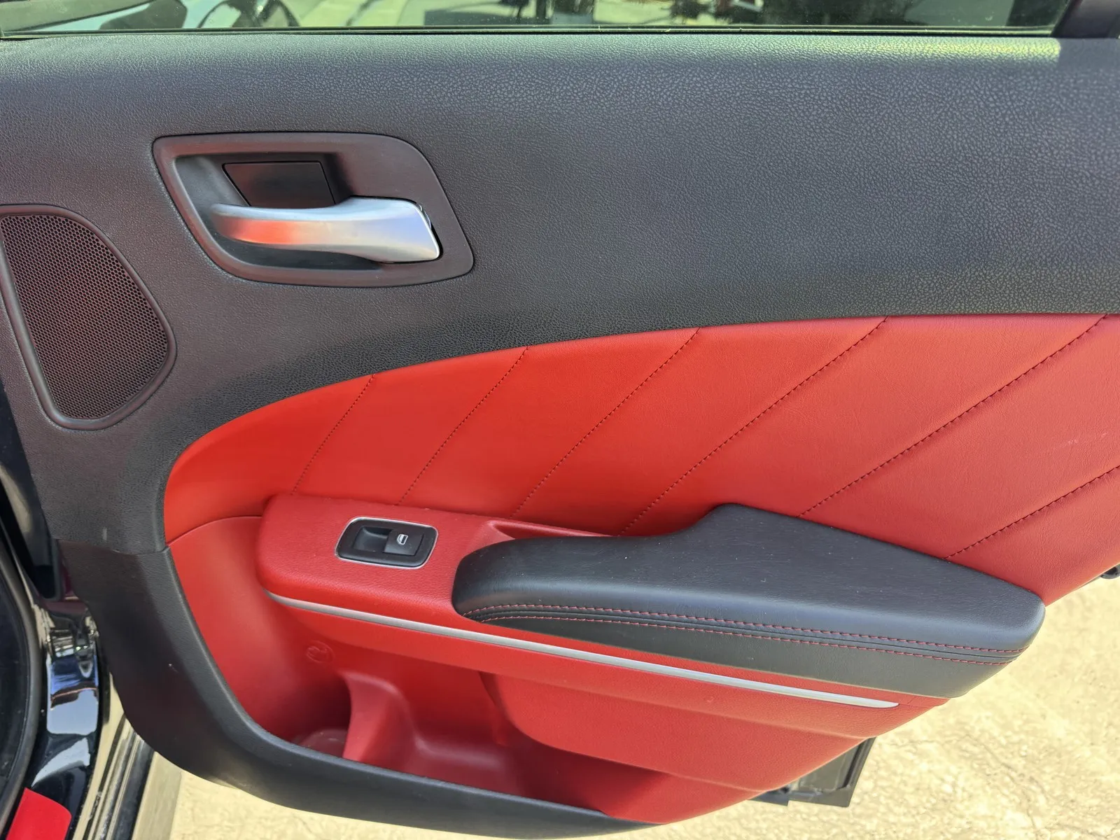 Dodge Charger photo 9