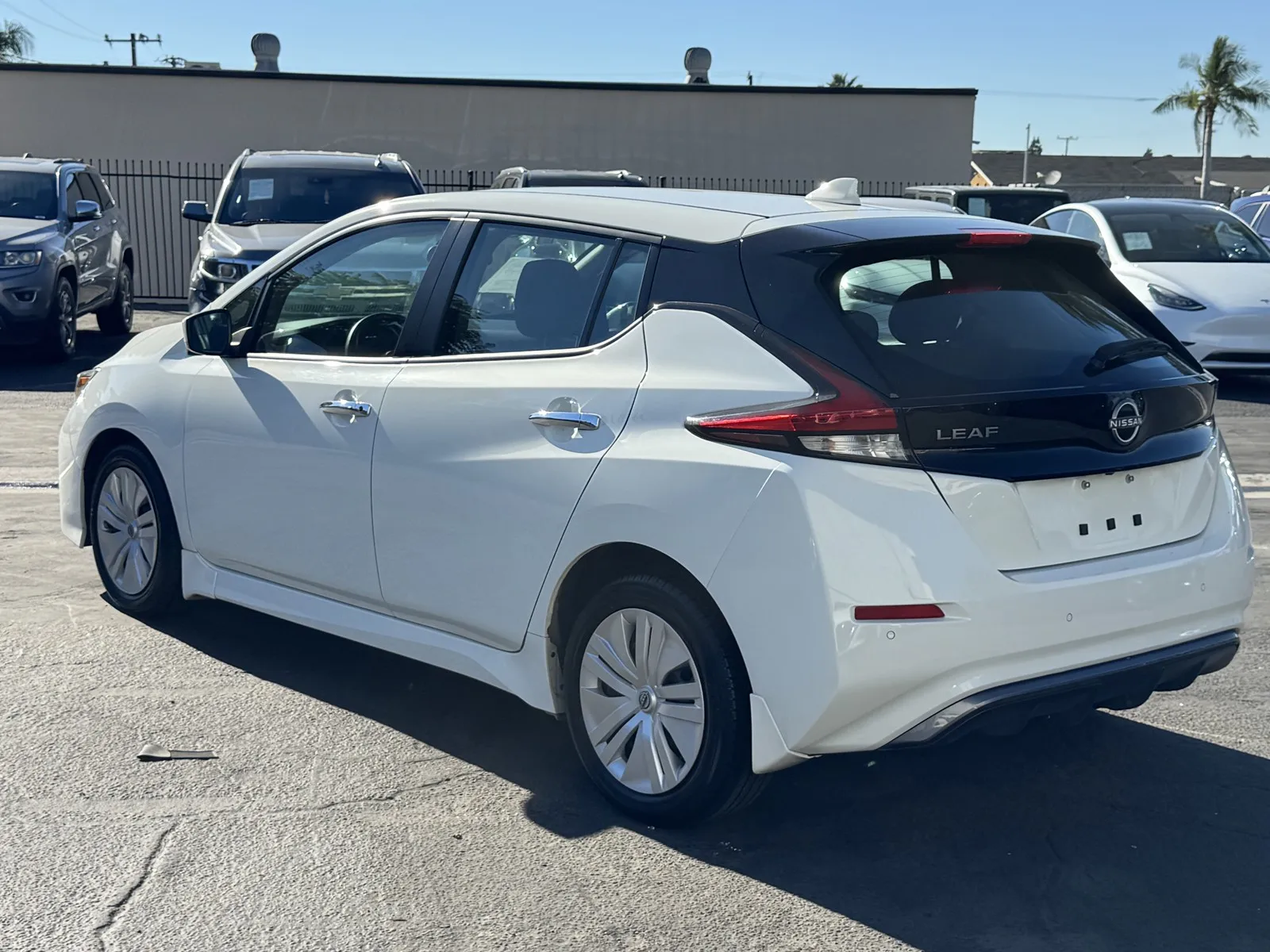 Nissan Leaf photo 2