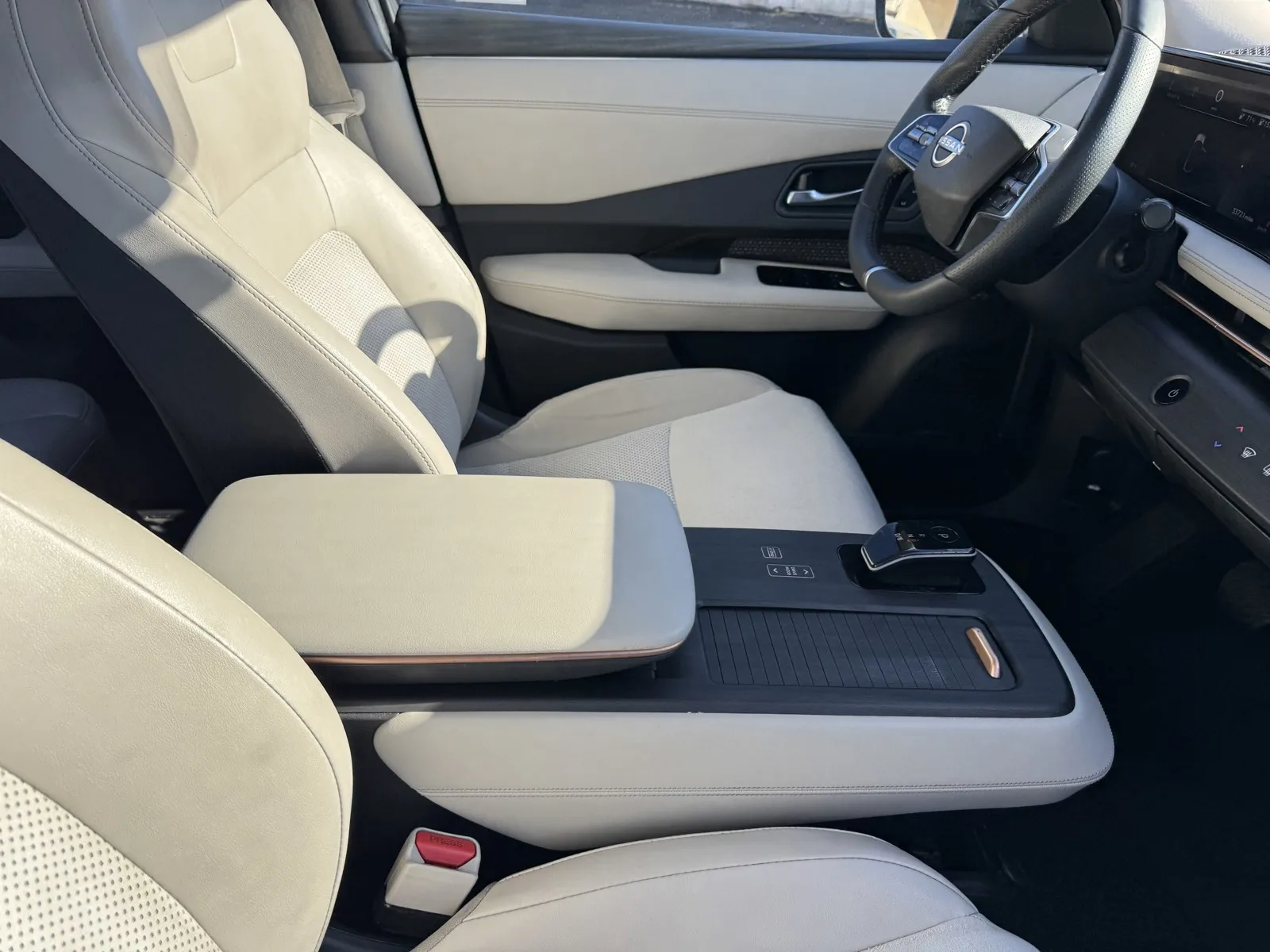 Nissan Ariya photo 6
