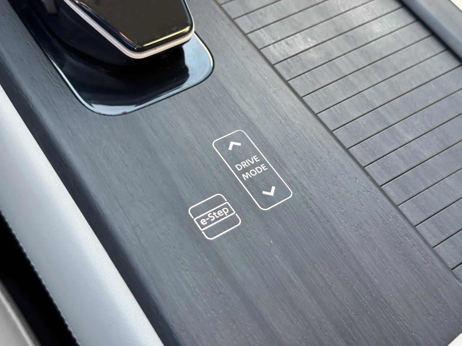 Nissan Ariya photo 17