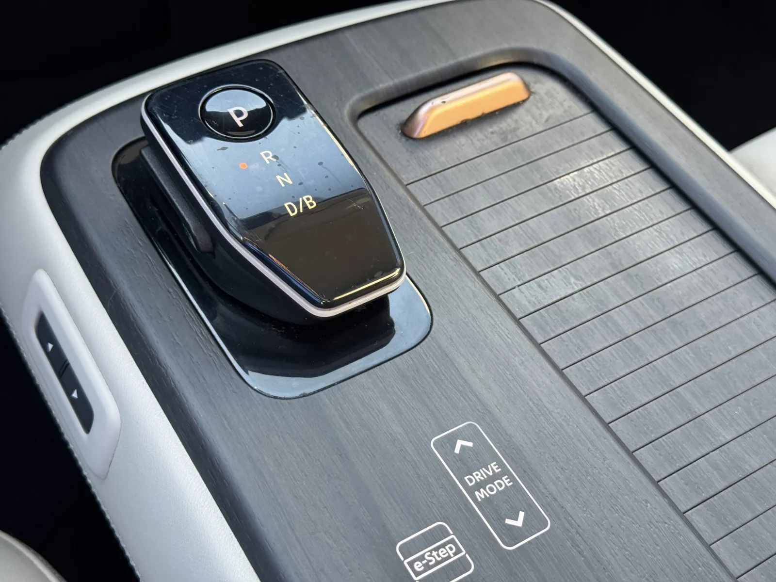 Nissan Ariya photo 16