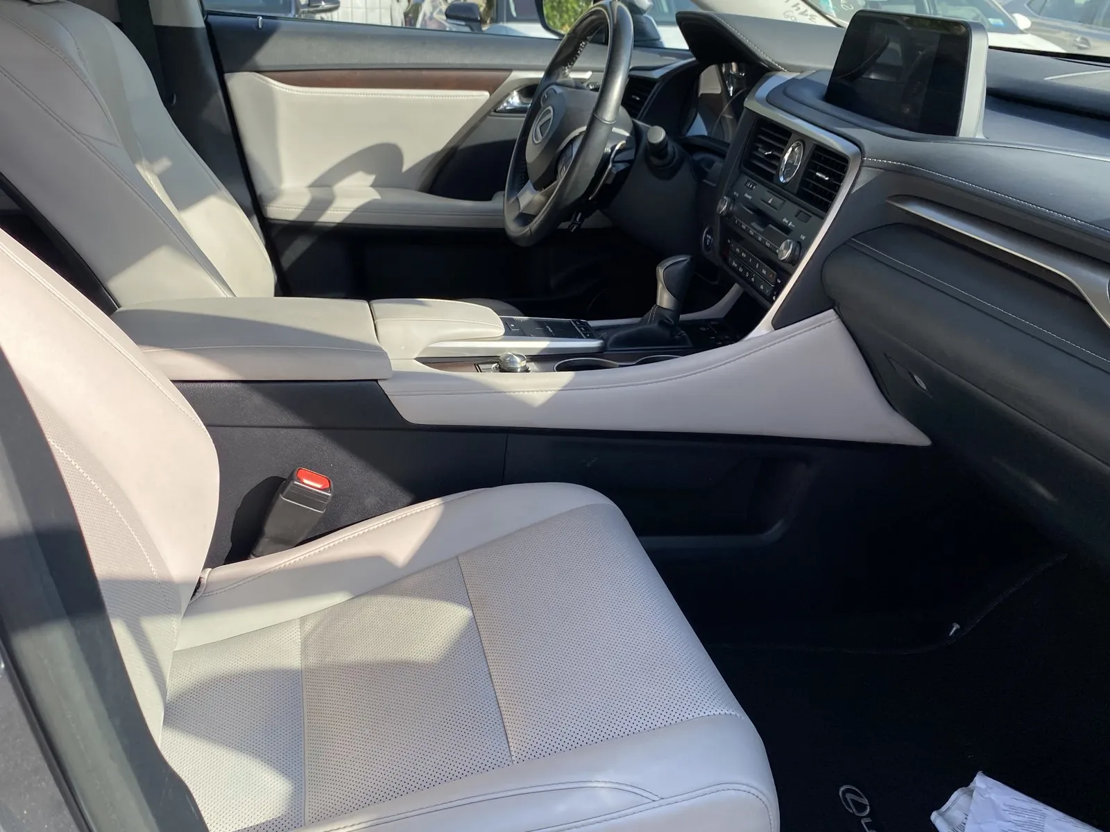 2022 Lexus RX Hybrid 450h - Photo 6