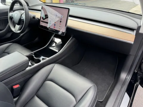 More photos of 2019 Tesla Model 3 Standard Range at Premium Autos - El Monte, CA