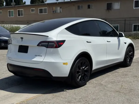 More photos of 2021 Tesla Model Y Long Range at Premium Autos - El Monte, CA