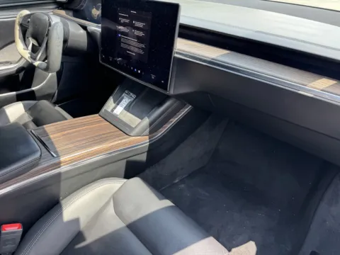 More photos of 2022 Tesla Model S at Premium Autos - El Monte, CA