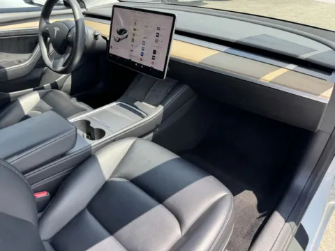 More photos of 2021 Tesla Model 3 Standard Range Plus at Premium Autos - El Monte, CA