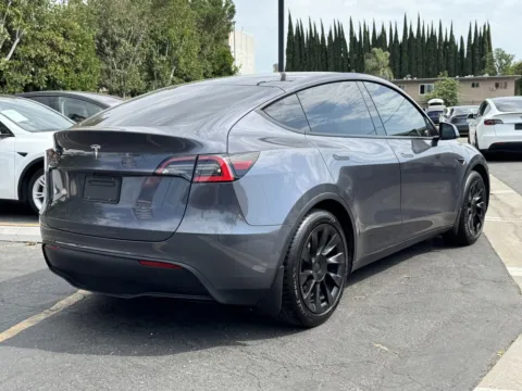 More photos of 2021 Tesla Model Y Standard Range at Premium Autos - El Monte, CA