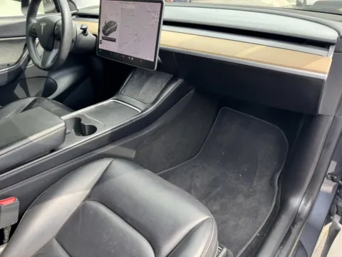 More photos of 2021 Tesla Model Y Standard Range at Premium Autos - El Monte, CA