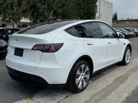 More photos of 2020 Tesla Model Y Long Range at Premium Autos - El Monte, CA