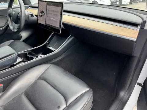 More photos of 2020 Tesla Model Y Long Range at Premium Autos - El Monte, CA