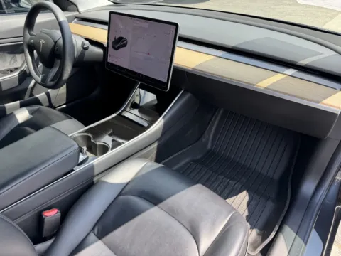 More photos of 2018 Tesla Model 3 Long Range at Premium Autos - El Monte, CA