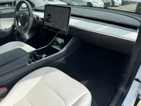 More photos of 2020 Tesla Model Y Long Range at Premium Autos - El Monte, CA