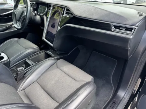 More photos of 2017 Tesla Model X 90D at Premium Autos - El Monte, CA