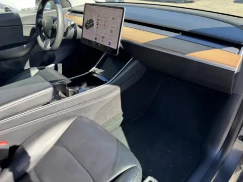 More photos of 2020 Tesla Model Y Long Range at Premium Autos - El Monte, CA