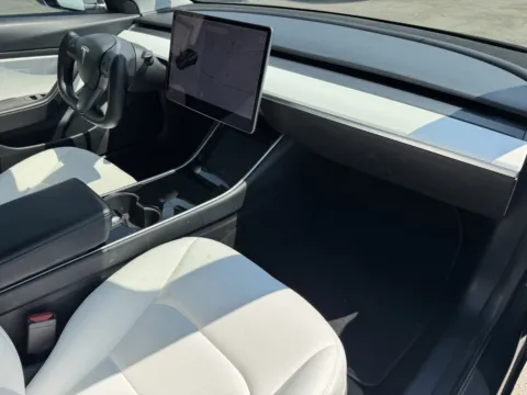 More photos of 2020 Tesla Model 3 Standard Range Plus at Premium Autos - El Monte, CA