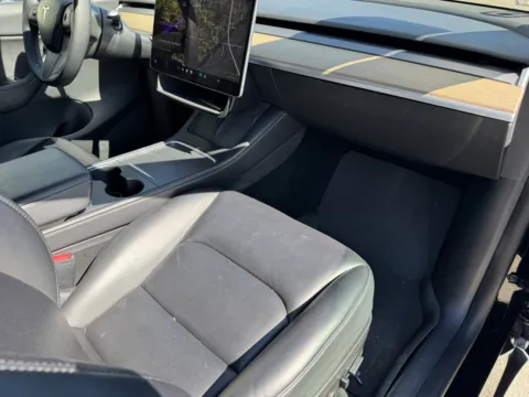 More photos of 2021 Tesla Model Y Standard Range at Premium Autos - El Monte, CA