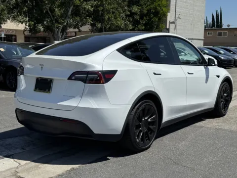More photos of 2021 Tesla Model Y Long Range at Premium Autos - El Monte, CA