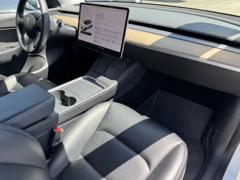 More photos of 2021 Tesla Model Y Long Range at Premium Autos - El Monte, CA