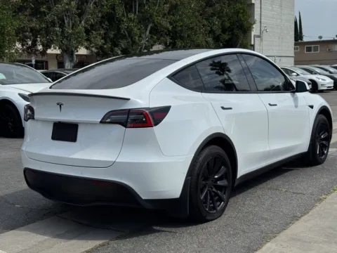 More photos of 2021 Tesla Model Y Standard Range at Premium Autos - El Monte, CA