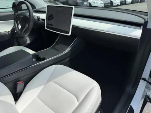 More photos of 2021 Tesla Model Y Standard Range at Premium Autos - El Monte, CA