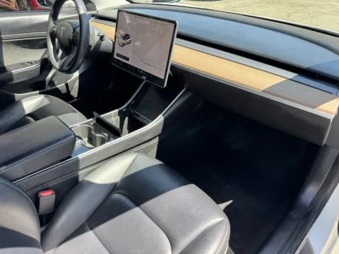 More photos of 2020 Tesla Model 3 Standard Range Plus at Premium Autos - El Monte, CA