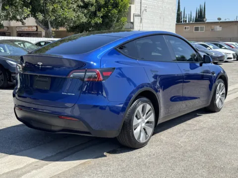 More photos of 2022 Tesla Model Y Long Range at Premium Autos - El Monte, CA