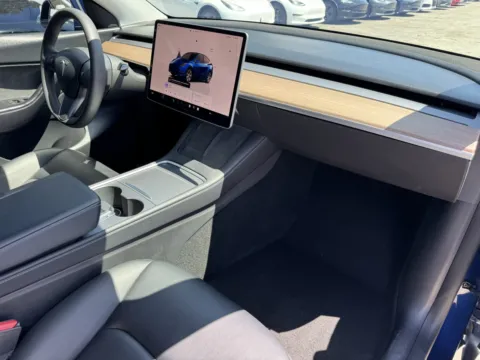 More photos of 2022 Tesla Model Y Long Range at Premium Autos - El Monte, CA