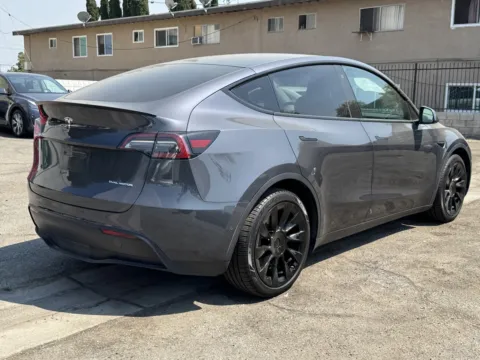 More photos of 2021 Tesla Model Y Long Range at Premium Autos - El Monte, CA
