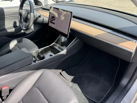 More photos of 2018 Tesla Model 3 Long Range at Premium Autos - El Monte, CA