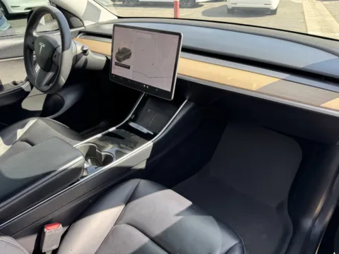 More photos of 2020 Tesla Model Y Long Range at Premium Autos - El Monte, CA