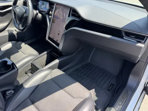 More photos of 2018 Tesla Model S 75D at Premium Autos - El Monte, CA
