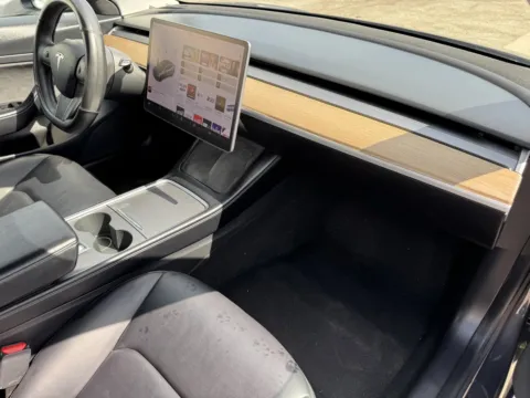 More photos of 2021 Tesla Model 3 Standard Range Plus at Premium Autos - El Monte, CA