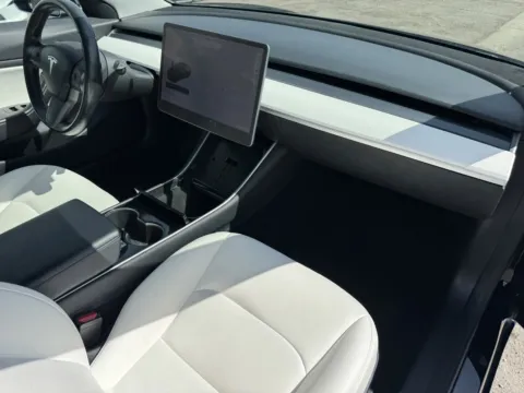 More photos of 2019 Tesla Model 3 Standard Range Plus at Premium Autos - El Monte, CA