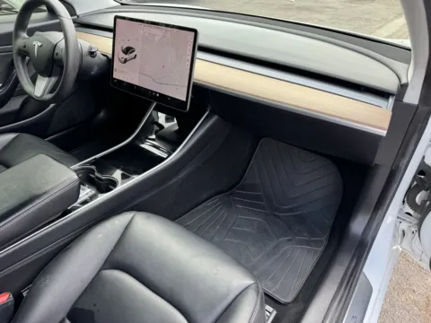 More photos of 2020 Tesla Model 3 Standard Range Plus at Premium Autos - El Monte, CA