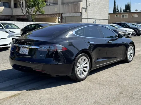 More photos of 2018 Tesla Model S 75D at Premium Autos - El Monte, CA