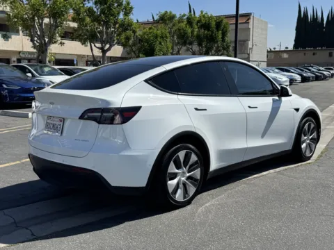 More photos of 2021 Tesla Model Y Long Range at Premium Autos - El Monte, CA