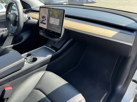 More photos of 2021 Tesla Model Y Long Range at Premium Autos - El Monte, CA