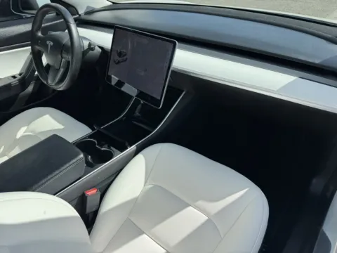 More photos of 2019 Tesla Model 3 Standard Range Plus at Premium Autos - El Monte, CA