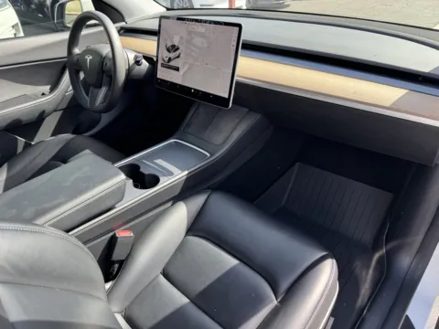 More photos of 2021 Tesla Model Y Long Range at Premium Autos - El Monte, CA