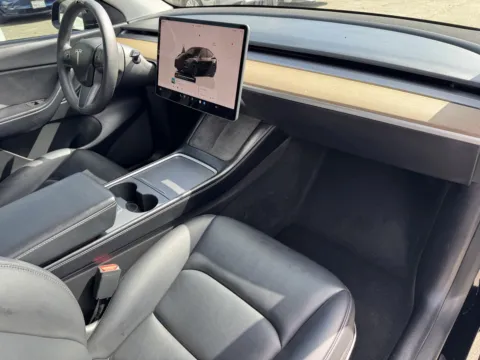 More photos of 2022 Tesla Model Y Performance at Premium Autos - El Monte, CA