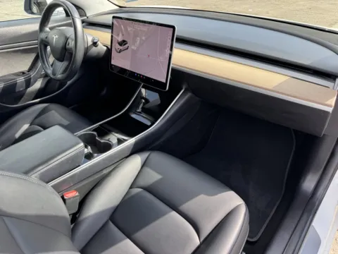 More photos of 2018 Tesla Model 3 Long Range at Premium Autos - El Monte, CA