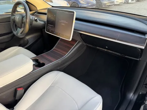 More photos of 2020 Tesla Model Y Performance at Premium Autos - El Monte, CA