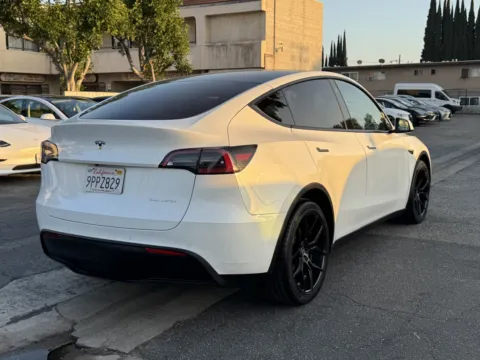 More photos of 2020 Tesla Model Y Long Range at Premium Autos - El Monte, CA