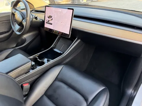 More photos of 2020 Tesla Model Y Long Range at Premium Autos - El Monte, CA