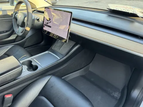 More photos of 2021 Tesla Model 3 Standard Range Plus at Premium Autos - El Monte, CA